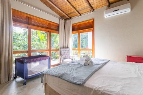 Casa de Temporada em Guaratuba - fotografia imobiliaria profissional para airbnb e booking de uma casa em bertioga por fernando freire fotografo de imoveis baixada santista e praia'
