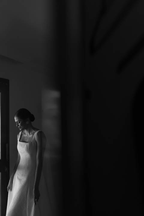 foto atististica preto e branco de noiva'