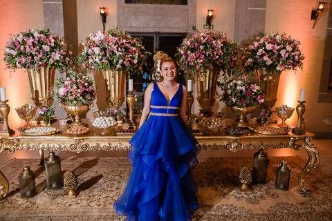 vestido azul 15 anos na pista de dança'