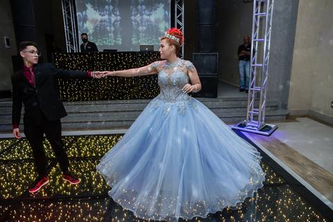 debutante dançando com o principe'