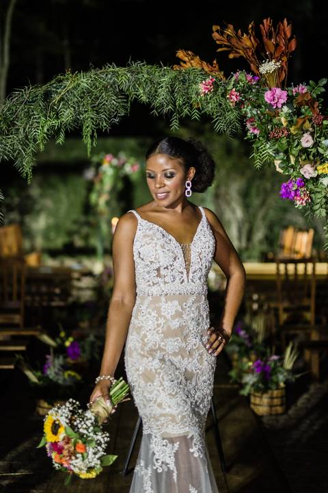 noiva mulata pele morena vestido noiva casal recem casados sorrindo decoração casamento vila velha itatiba casamento campo itatiba sp casamento fotografo itatiba julio akio hida retratos foto e video '