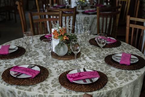 decoração rustica disposição pratos casamento'