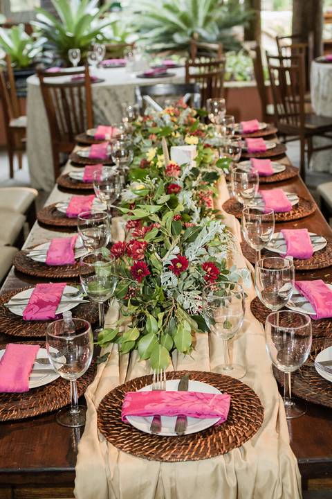disposição mesa dos noivos e familia casamento noivo terno na decoração casamento fotografo itatiba julio akio hida retratos foto e video '