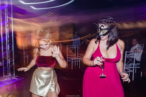 dança 15 anos com a mãe baile de mascaras '