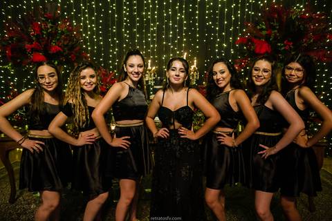 dança 15 anos com a mãe baile de mascaras e amigas'