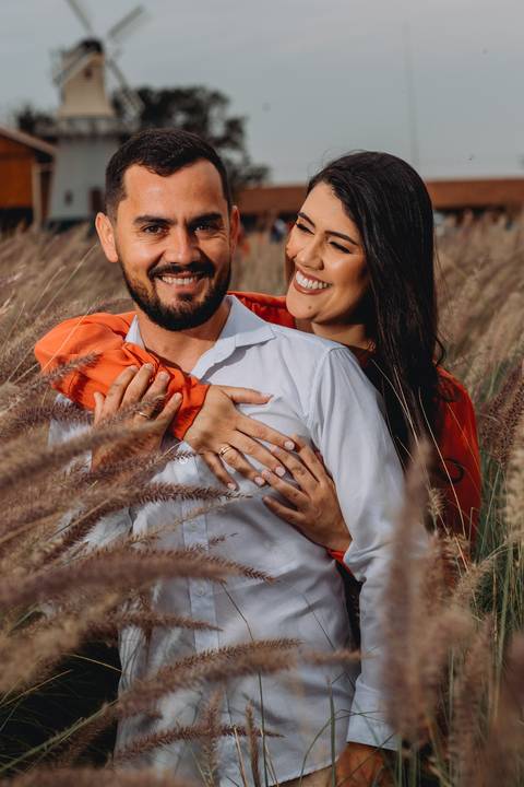 ensaio casal macena flores holambra pre wedding lindo  casal abraçado '