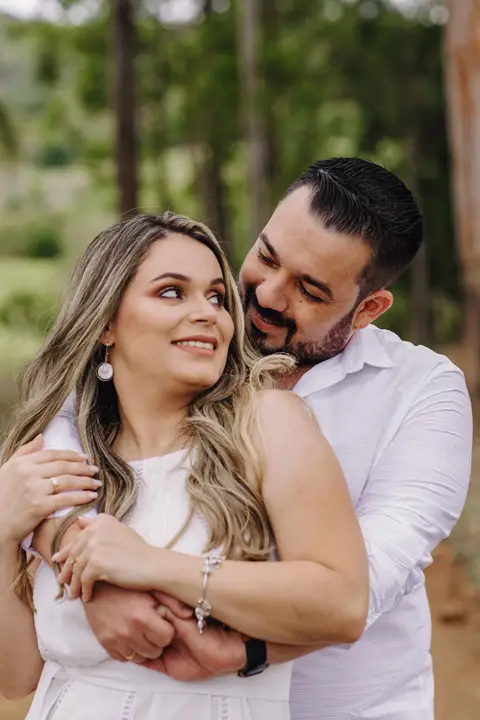 Ensaio pre wedding em jundiai retratosfv casal abraçadinho'
