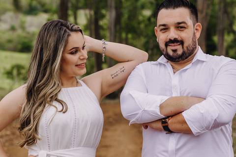 Ensaio pre wedding em jundiai retratosfv noiva com cotovelo ombro do noivo mostrando tatuagem'