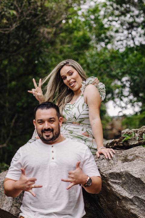 Ensaio pre wedding em jundiai retratosfv olhando camera'