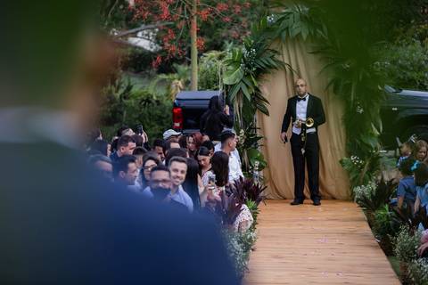 noivo olhando em direção da entrada da noiva preparação noiva casamento lindo em itatiba casando em itatiba casando morungaba'