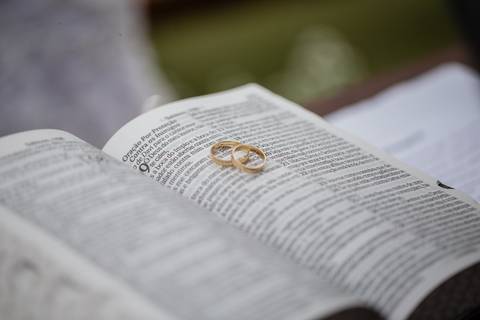 aliança casamento em meio a biblia preparação noiva casamento lindo em itatiba casando em itatiba casando morungaba'