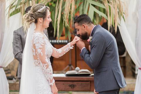nivo beijando aliança noiva casamento lindo em itatiba casando em itatiba casando morungaba'