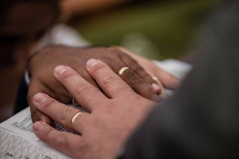 pastor abençoando alianças noivos casamento lindo em itatiba casando em itatiba casando morungaba'