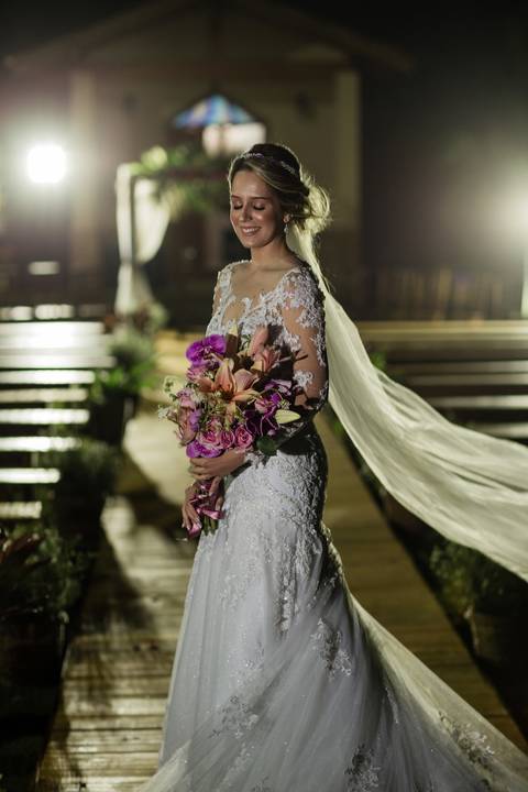 noiva linda com buque flores rosa lindo '