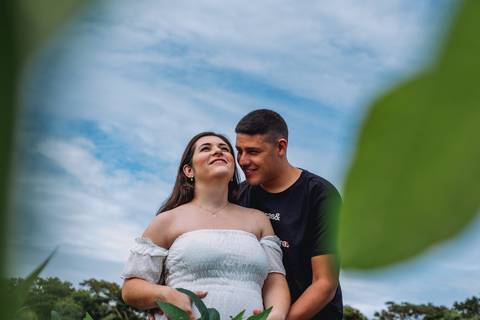 casal se abraçando'