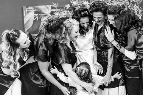 madrinhas com noiva'