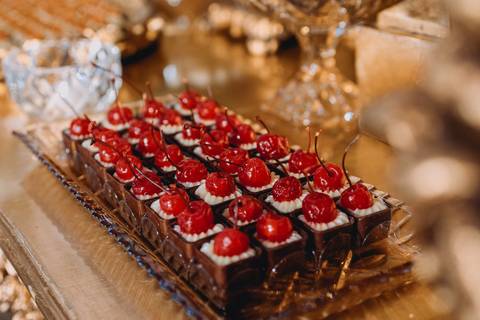 doces finos mesa 15 anos'