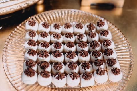 doces finos mesa 15 anos'