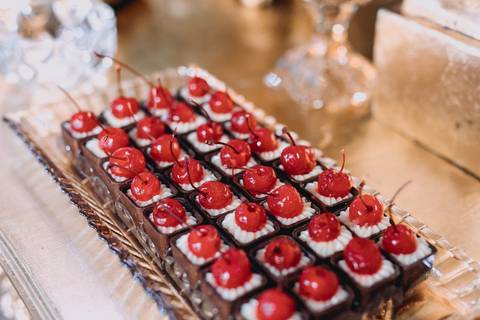 doces finos mesa 15 anos'