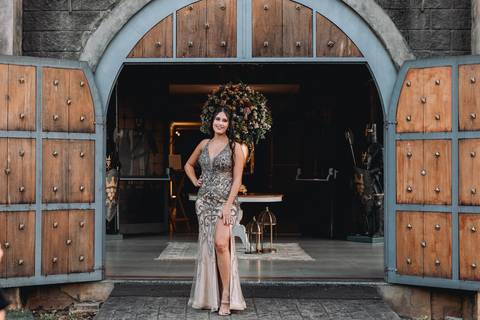 debutante em frente castelo dos vinhais'