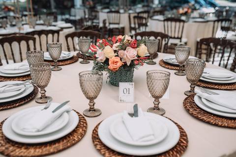 mesa posta do casamento em detalhes'