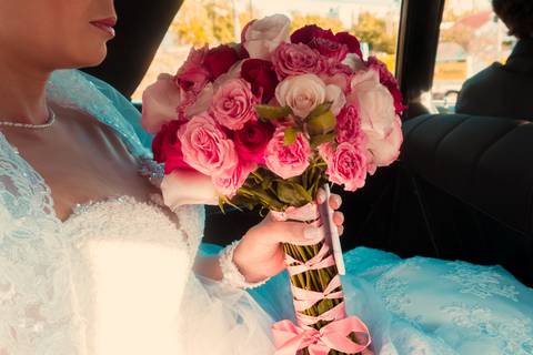 buque e noiva dentro do carro detalhes noiva e vestido making of jundiai buque 2a2 itatiba retratos foto e video'