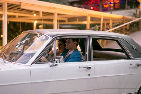 noivo e noiva fotos fotografo casamento jundiai itatiba carro entigo landau'