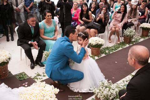 daminha chegando com aliança'