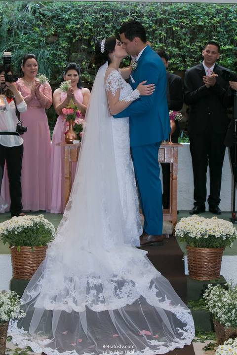 primeiro beijo noiva noivo'