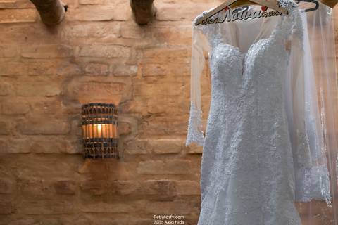 vestido de noiva pendurado'