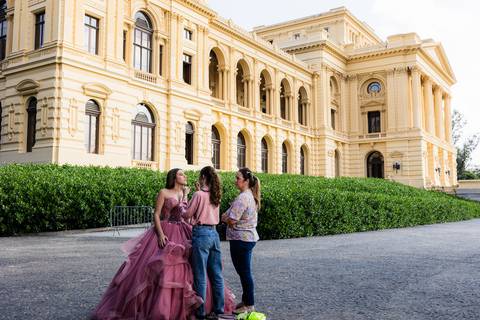 ensaio ipiranga sp 15 anos amiga e mãe ajudando debutante'