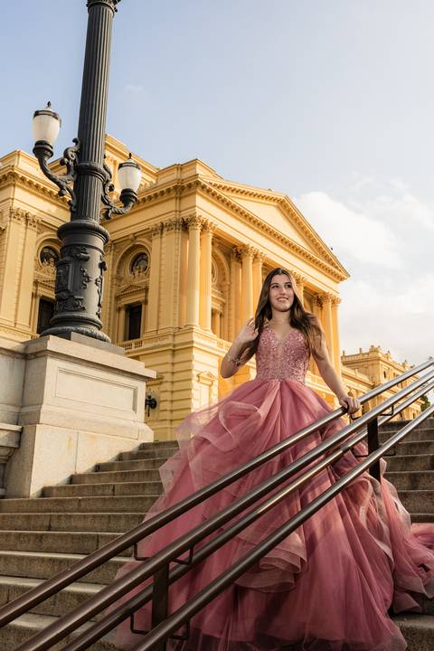 ensaio ipiranga sp 15 anos debutante com mão corrimão'