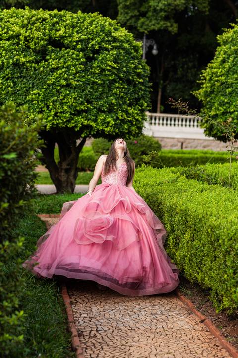 ensaio ipiranga sp 15 anos debutante dando gargalhada'