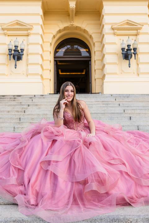 ensaio ipiranga sp 15 anos debutante sentada escadas'