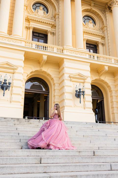 ensaio ipiranga sp 15 anos debutante de costas subindo degraus'