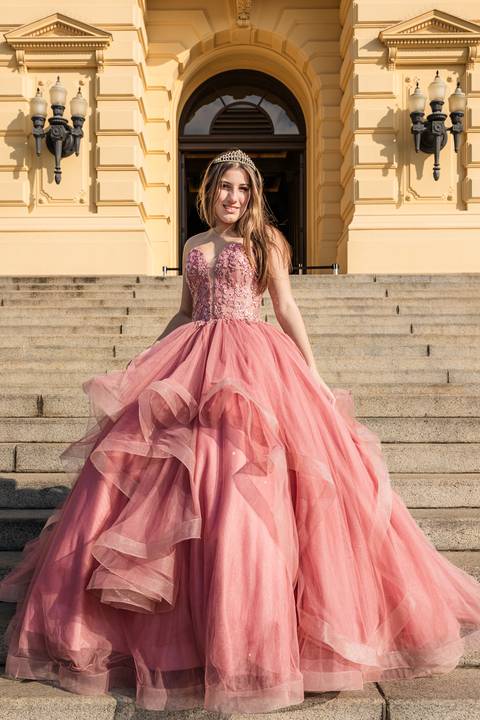 ensaio ipiranga sp 15 anos debutante descendo escadas'