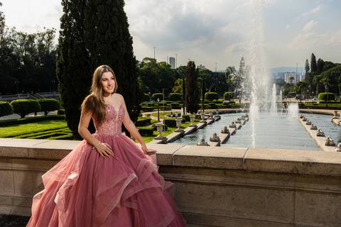 ensaio ipiranga sp 15 anos debutante com chafariz ao fundo'