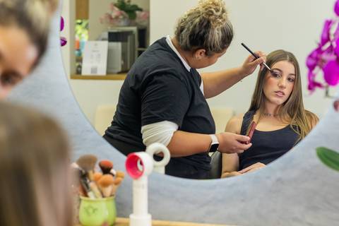 debutante a na make se preparando'