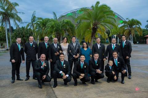 padrinhos juntos com noivo '