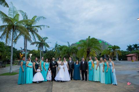 madrinhas e os pais com os noivos morungaba'