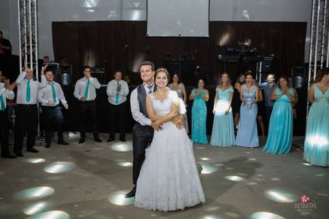 casal mesa de bolo c.e.e cem morungaba casamento dancando'