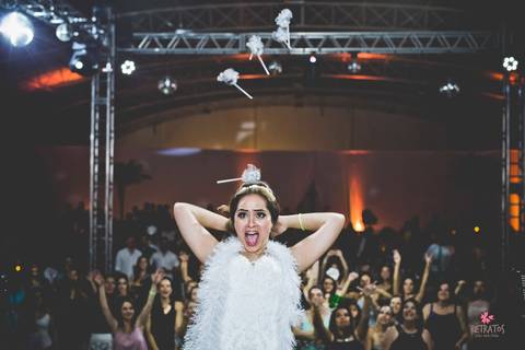 noiva dancando c.e.m morungaba sp  jogando santo antonio'