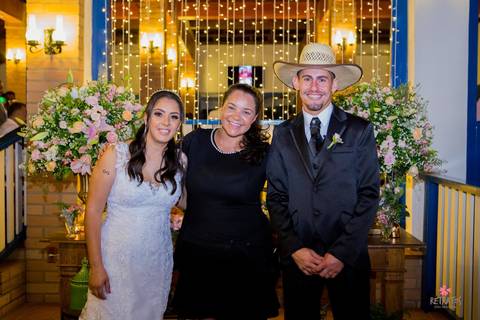 entrada dos noivos villa bela eventos vinhedo Midiã Cerimonial'