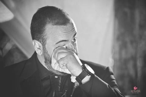 noivo chora ao ver noiva entrar noiva escada vestido lustre espaço sumatra louveira casamento no campo interior '