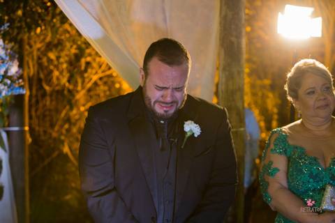 noivo chora ao ver noiva entrar noiva escada vestido lustre espaço sumatra louveira casamento no campo interior '