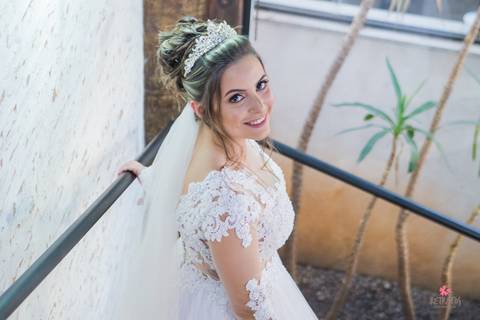 noiva saindo da make indo igreja feliz noiva lendo cartao presente noivo casamento campo itatiba foto fotografo retratos video interior sp rustico lindo fazenda ideias julio akio '