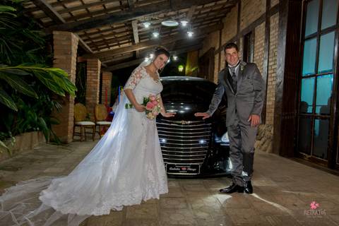 noiva entrando no carro wedding cars jundiai salao neide tuon making of itatiba decoração rustica casamento interior sp itatiba retratos divanas salao foto fotografo casamento julio akio hida'