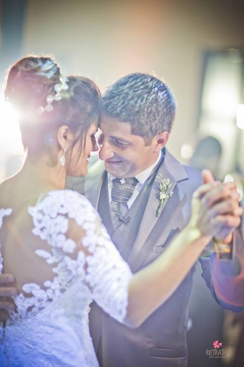 foto casamento canon 85 1.2 noiva entrando no carro wedding cars jundiai salao neide tuon making of itatiba decoração rustica casamento interior sp itatiba retratos divanas salao foto fotografo casamento julio akio hida'