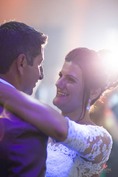 foto casamento canon 85 1.2 noiva entrando no carro wedding cars jundiai salao neide tuon making of itatiba decoração rustica casamento interior sp itatiba retratos divanas salao foto fotografo casamento julio akio hida'