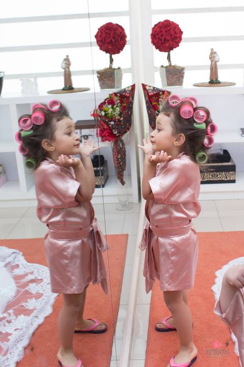 daminha de honra fazendo careta espelho decoração rustica casamento interior sp itatiba retratos divanas salao foto fotografo casamento julio akio hida'